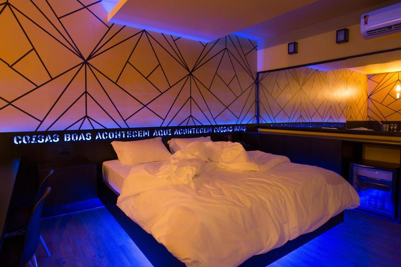 Tout Motel (Adults Only) กังปินาส ภายนอก รูปภาพ