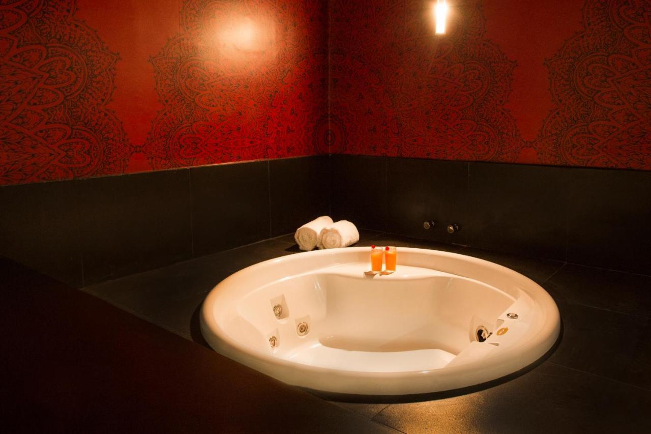 Tout Motel (Adults Only) กังปินาส ภายนอก รูปภาพ