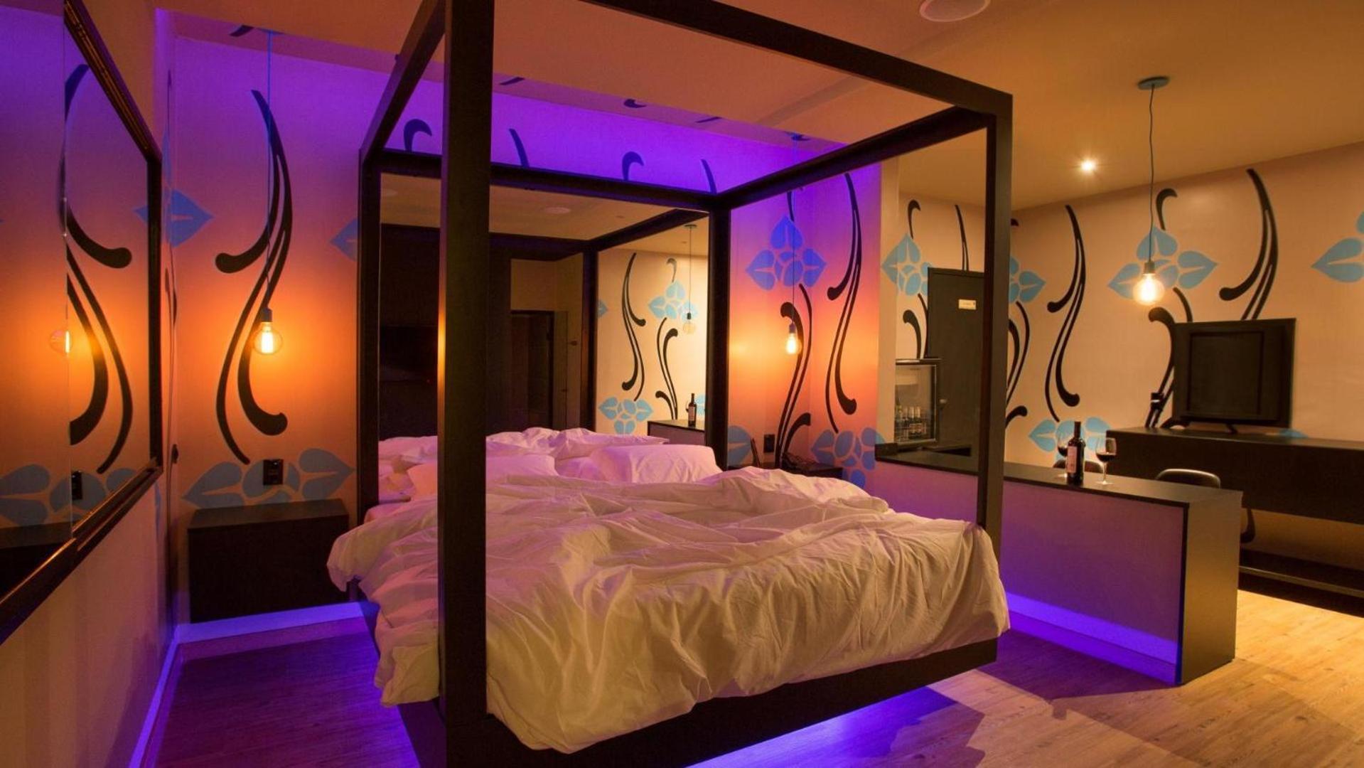 Tout Motel (Adults Only) กังปินาส ภายนอก รูปภาพ