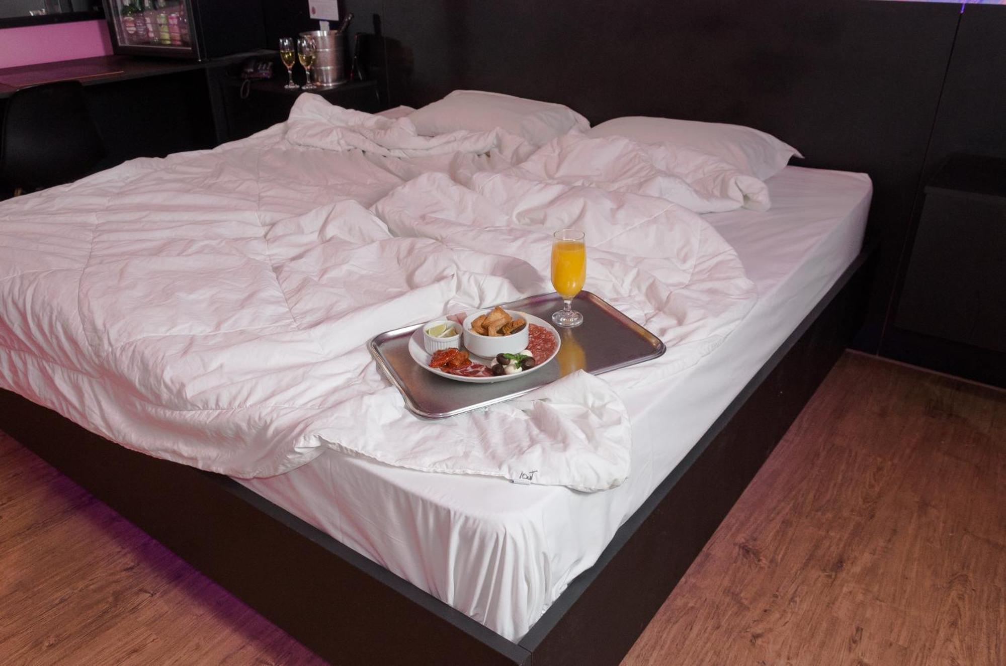 Tout Motel (Adults Only) กังปินาส ภายนอก รูปภาพ