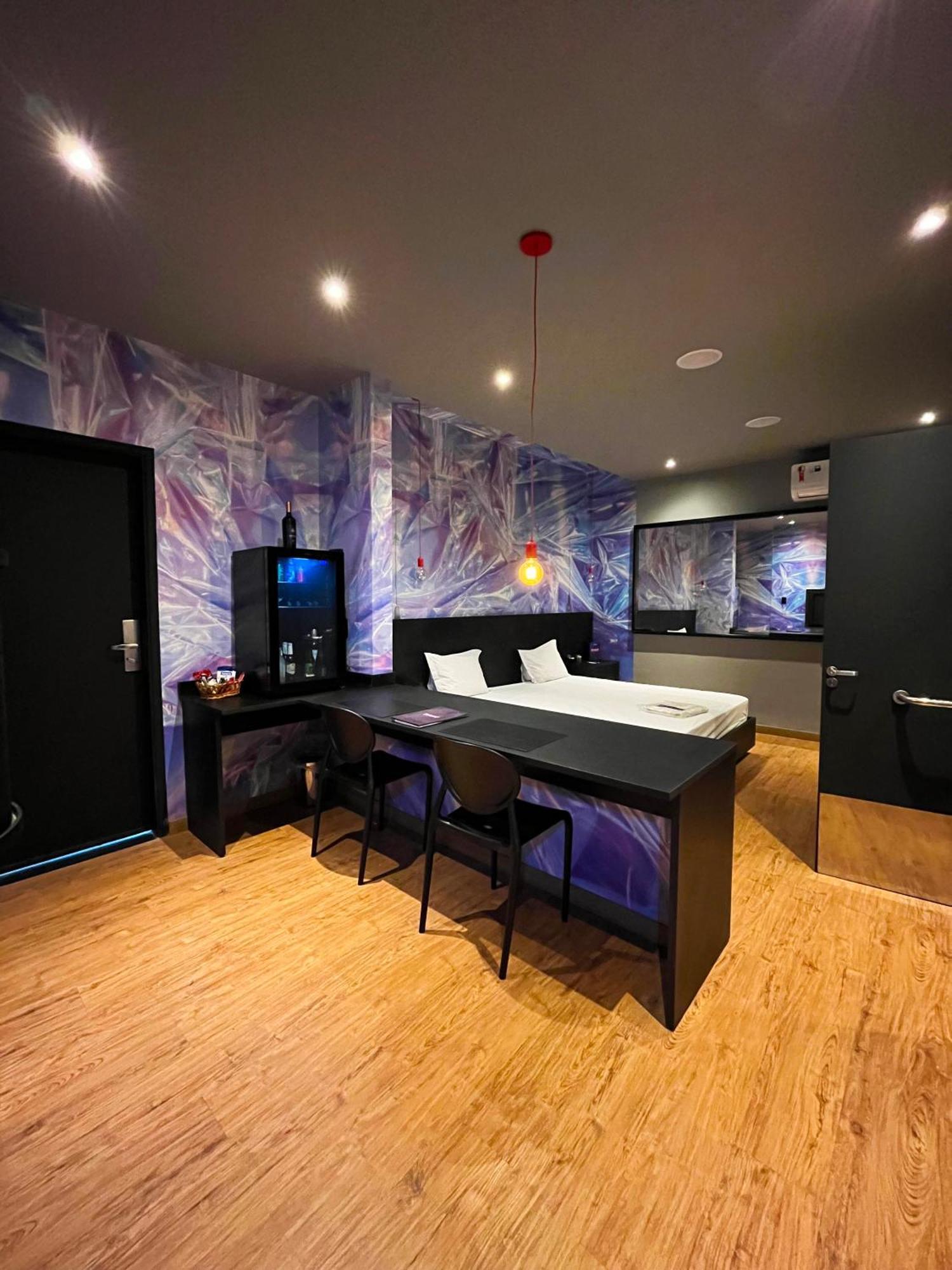 Tout Motel (Adults Only) กังปินาส ภายนอก รูปภาพ