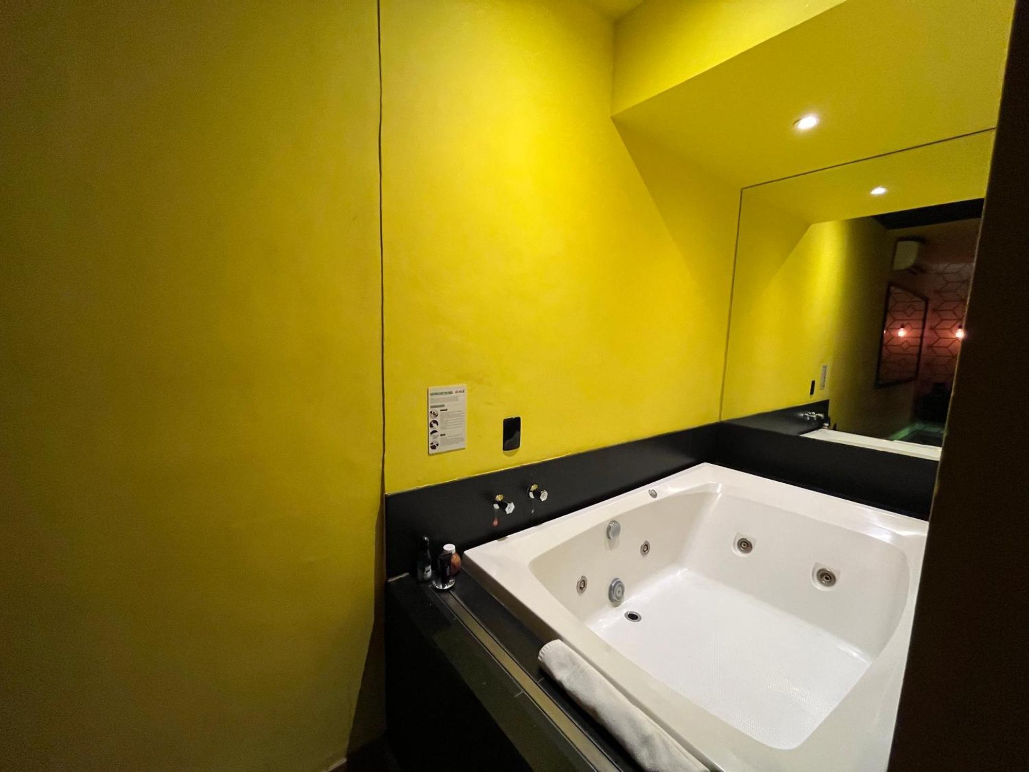 Tout Motel (Adults Only) กังปินาส ภายนอก รูปภาพ