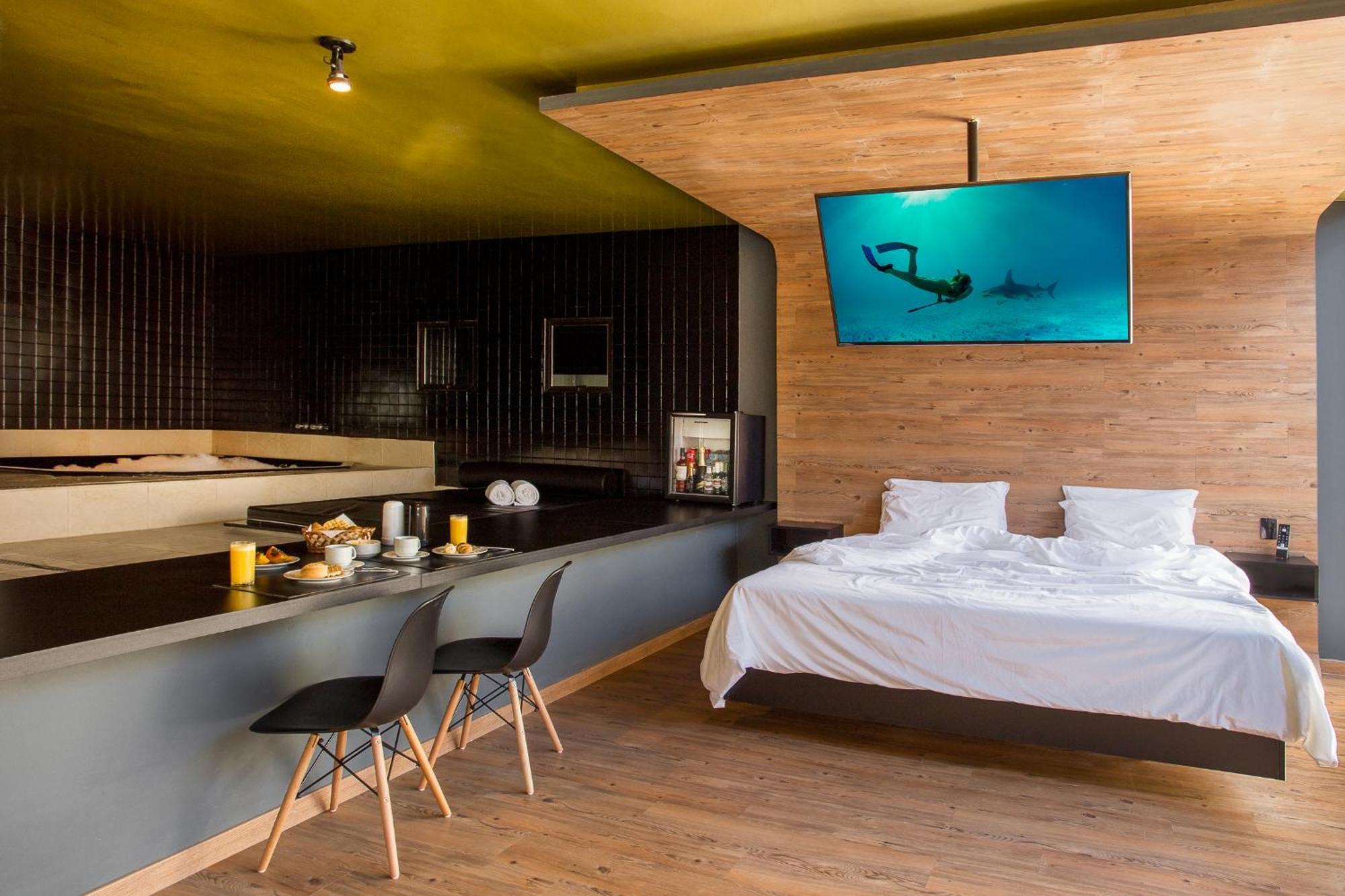 Tout Motel (Adults Only) กังปินาส ภายนอก รูปภาพ