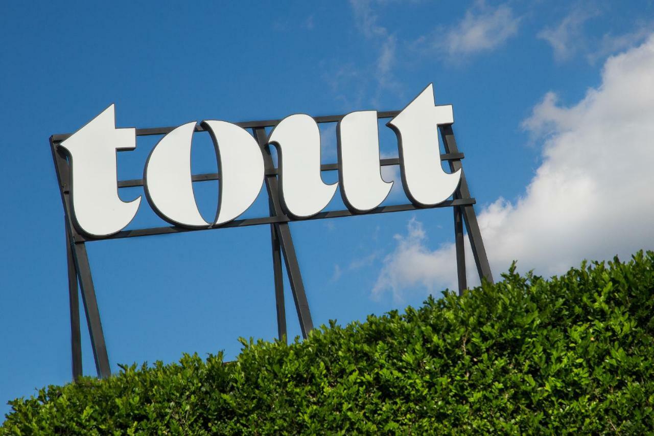 Tout Motel (Adults Only) กังปินาส ภายนอก รูปภาพ