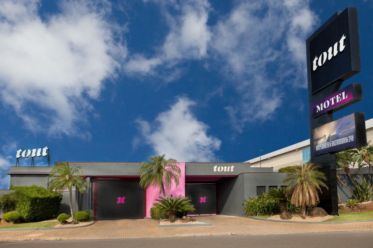 Tout Motel (Adults Only) กังปินาส ภายนอก รูปภาพ