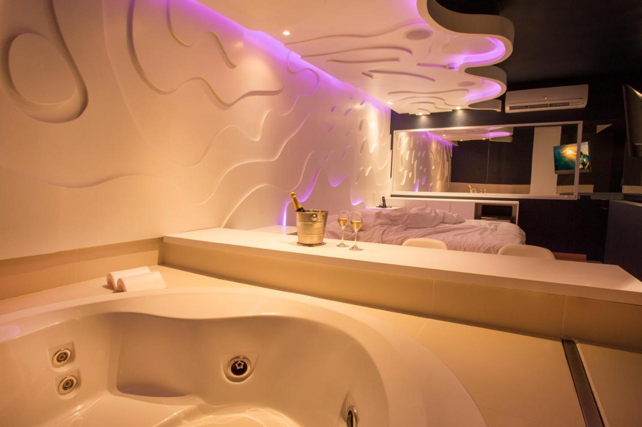 Tout Motel (Adults Only) กังปินาส ภายนอก รูปภาพ